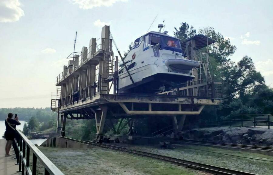 36' 2005 Carver 366 MY