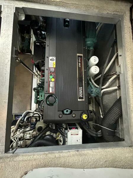 36' 2005 Carver 366 MY