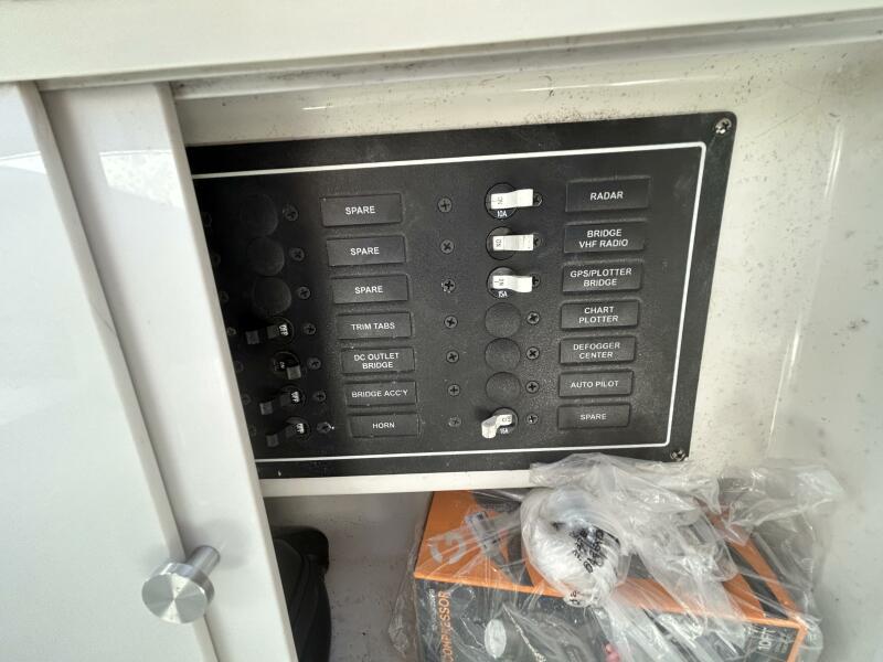 36' 2005 Carver 366 MY