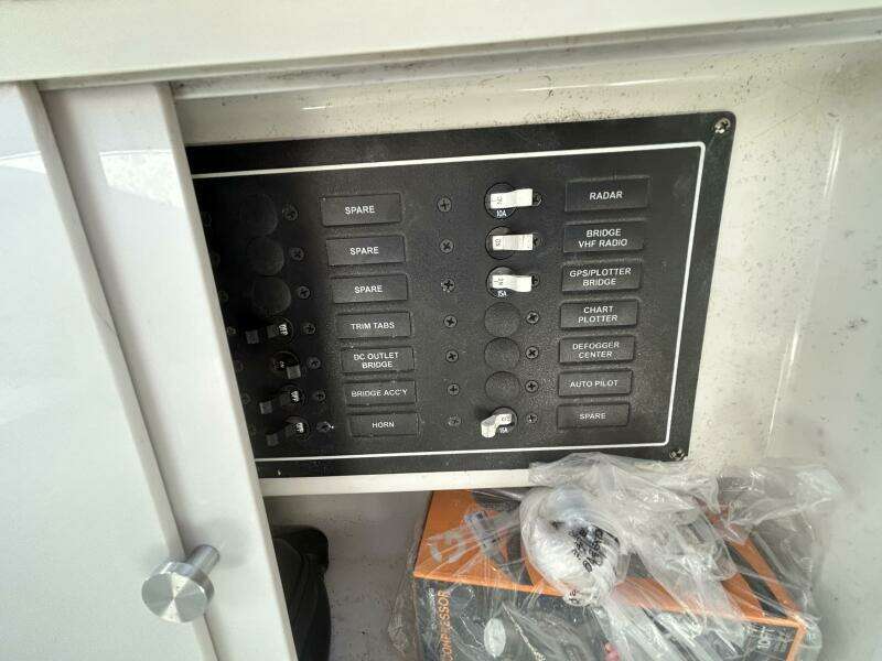 Spirit of Adventure 36ft Carver Yacht For Sale