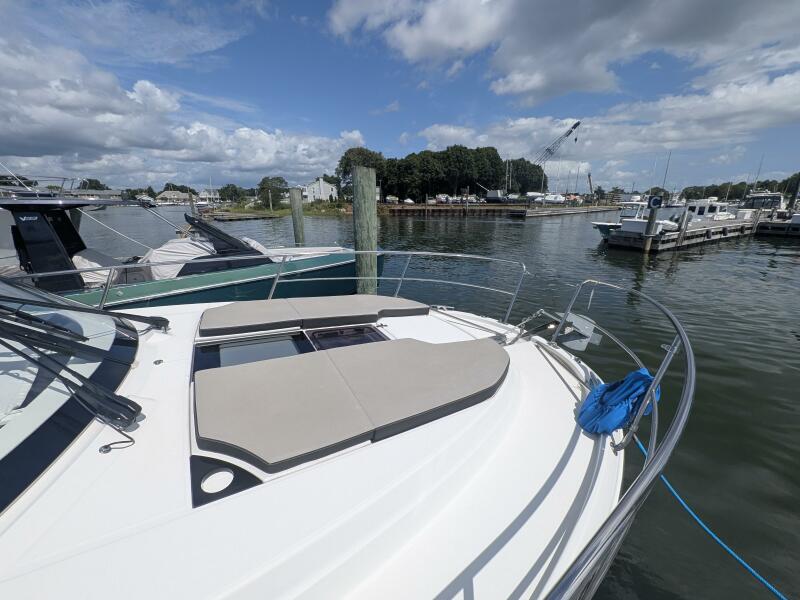 2023 Jeanneau NC 1095 Weekender