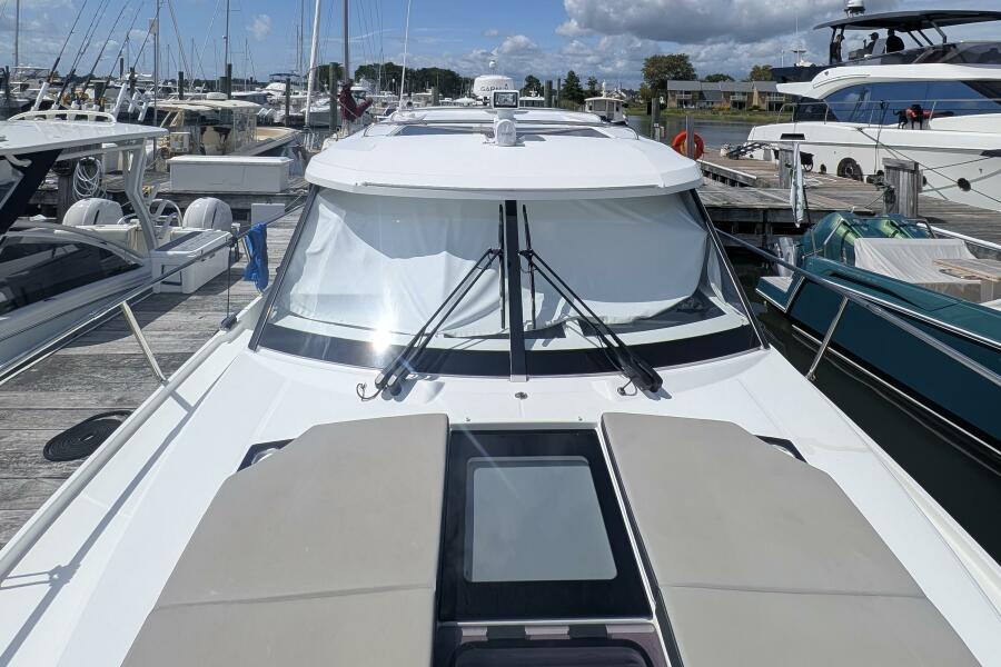 2023 Jeanneau NC 1095 Weekender
