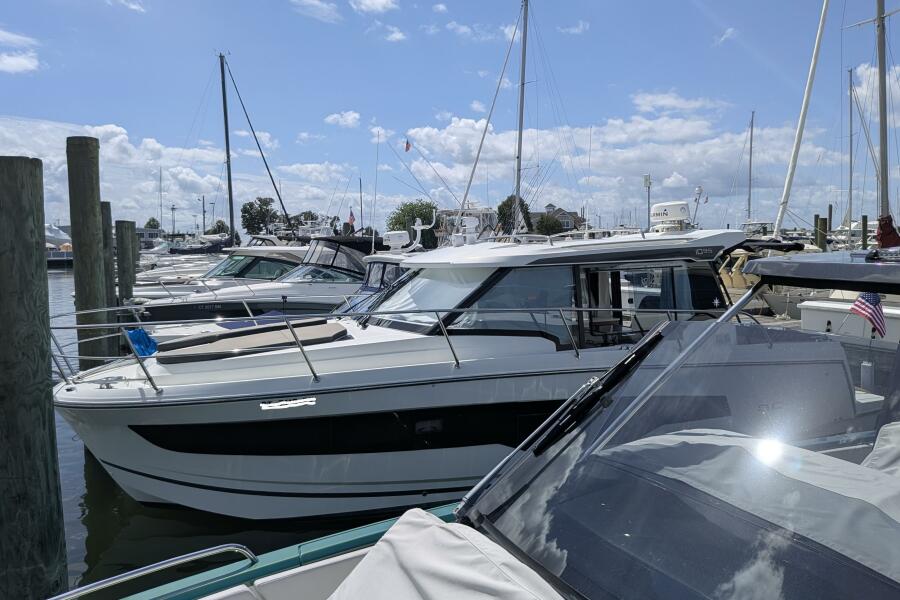 2023 Jeanneau NC 1095 Weekender