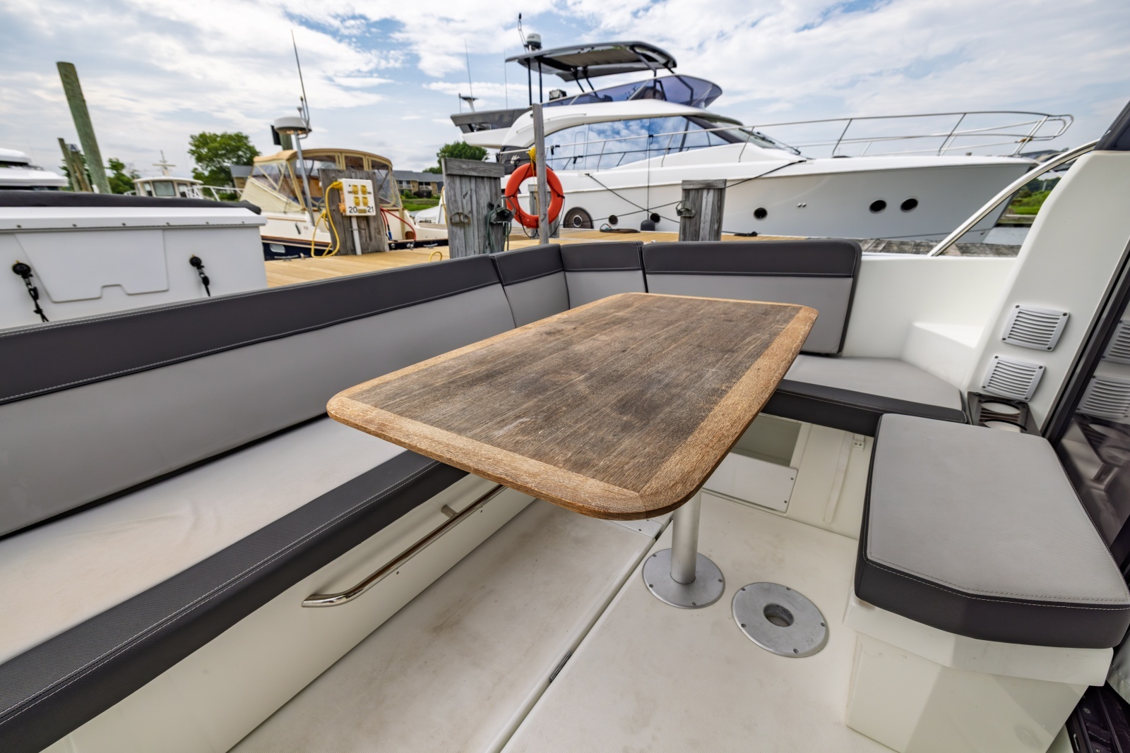 2023 Jeanneau NC 1095 Weekender