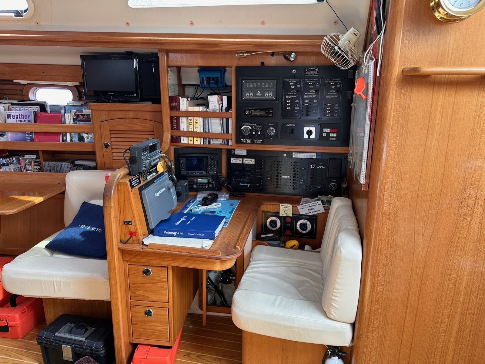 47' 2002 Catalina 470