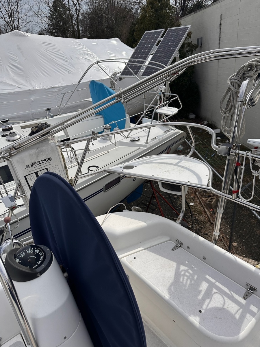 47' 2002 Catalina 470