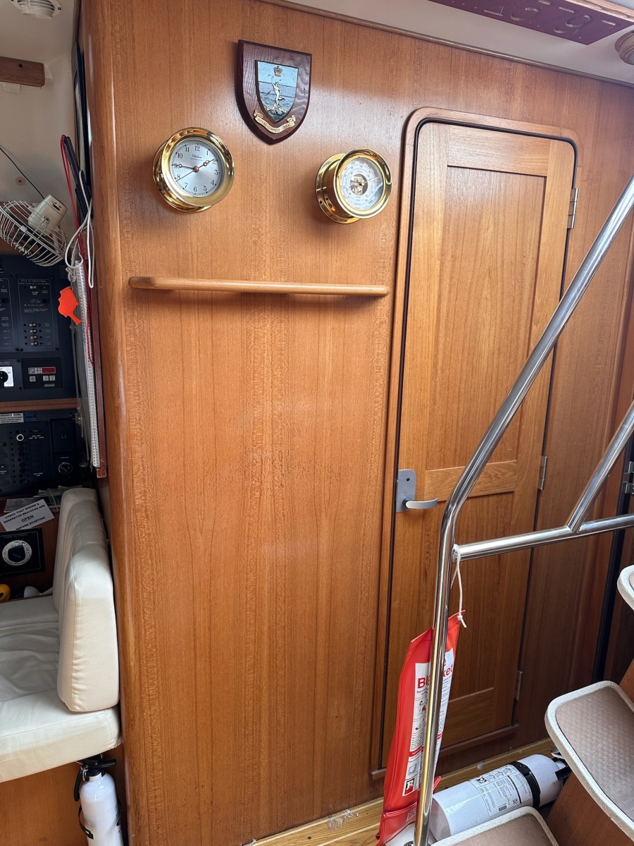 47' 2002 Catalina 470