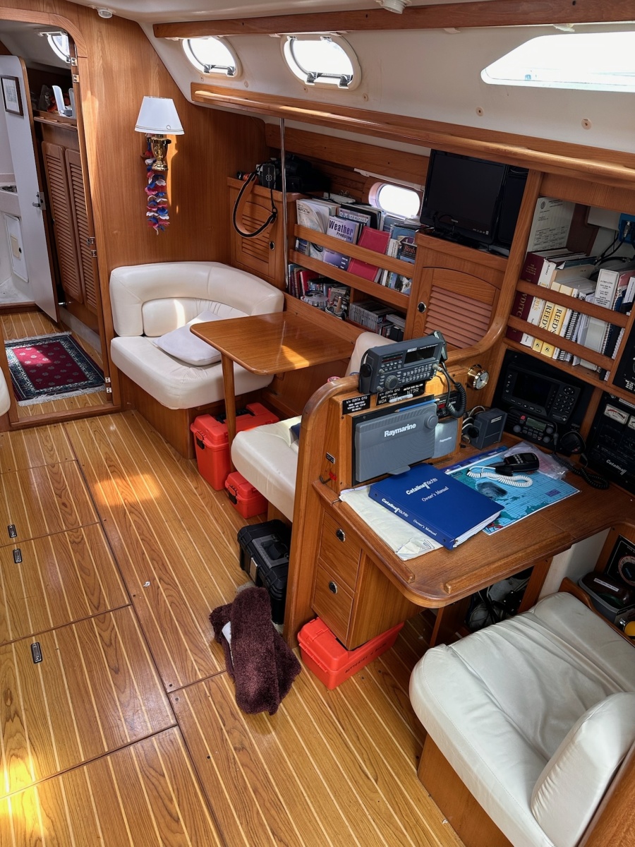 47' 2002 Catalina 470