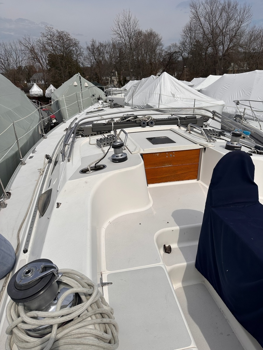 47' 2002 Catalina 470