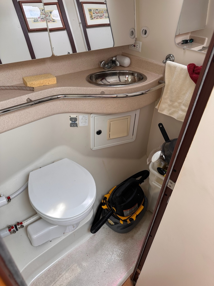 47' 2002 Catalina 470