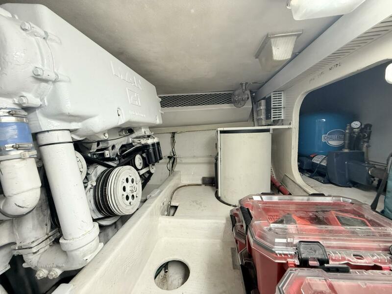 50' 1992 Viking 50 Convertible