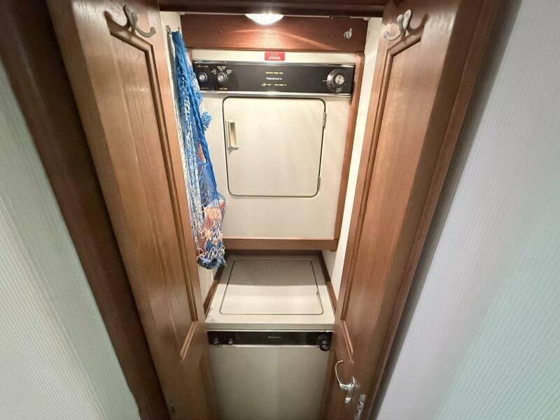 50' 1992 Viking 50 Convertible