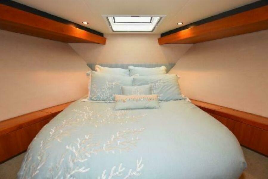 54' 2013 Hatteras GT54