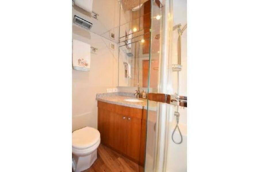 54' 2013 Hatteras GT54