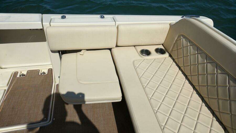 Chris-Craft 34- Catalina Grace- Seating 