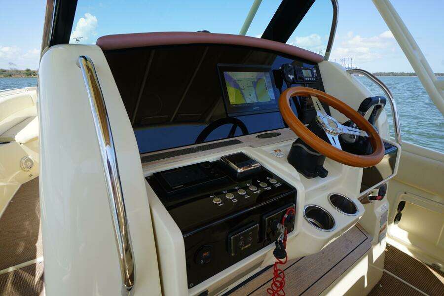 Chris-Craft 34- Catalina Grace- Helm