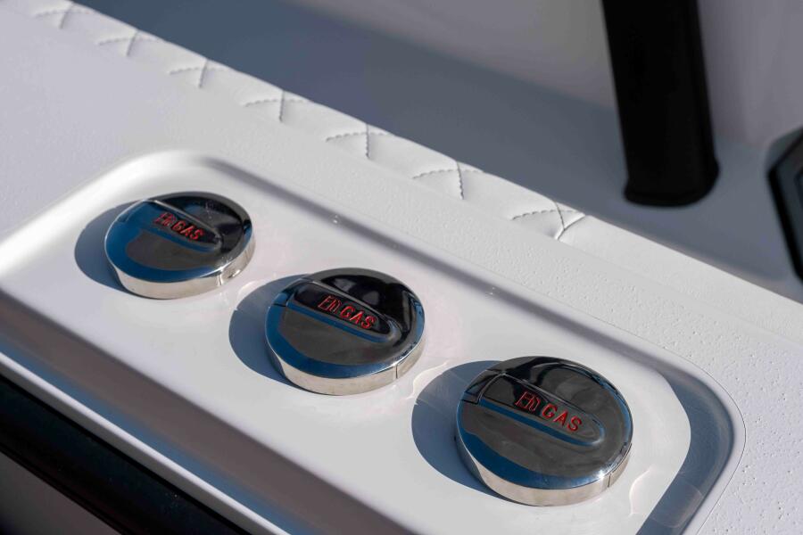 34' 2026 Reef Runner 340