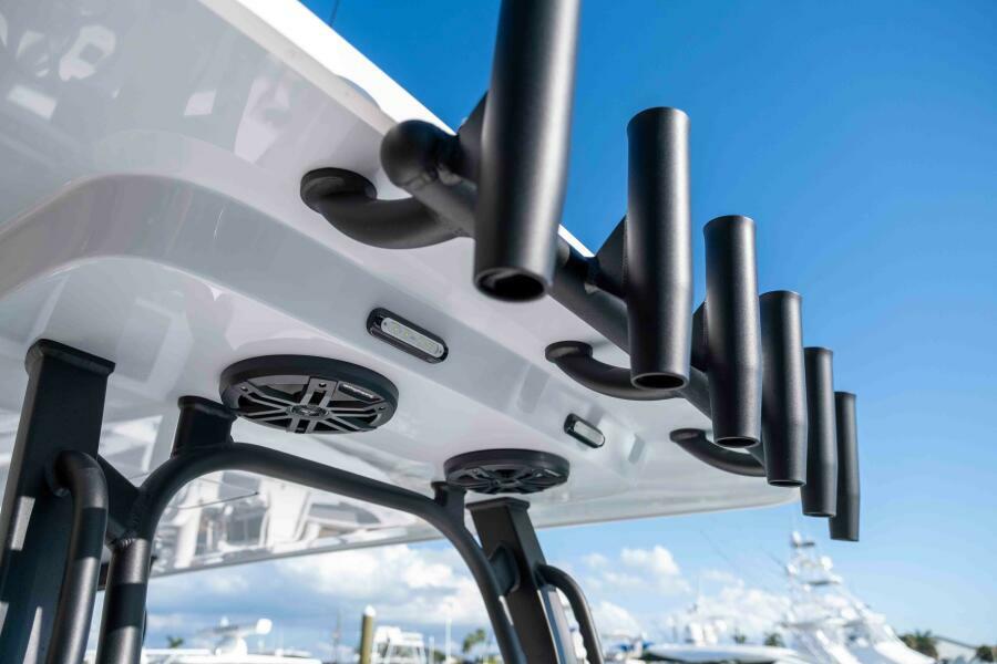 34' 2026 Reef Runner 340