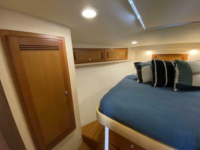 40' 2006 Cabo 40 Express