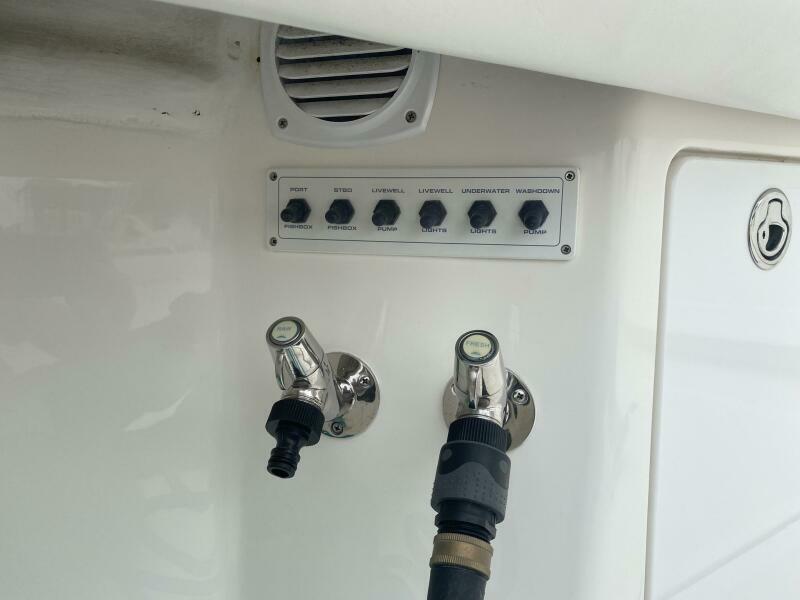 40' 2006 Cabo 40 Express