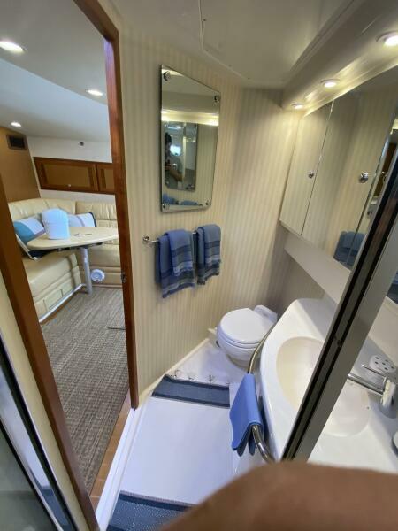 40' 2006 Cabo 40 Express