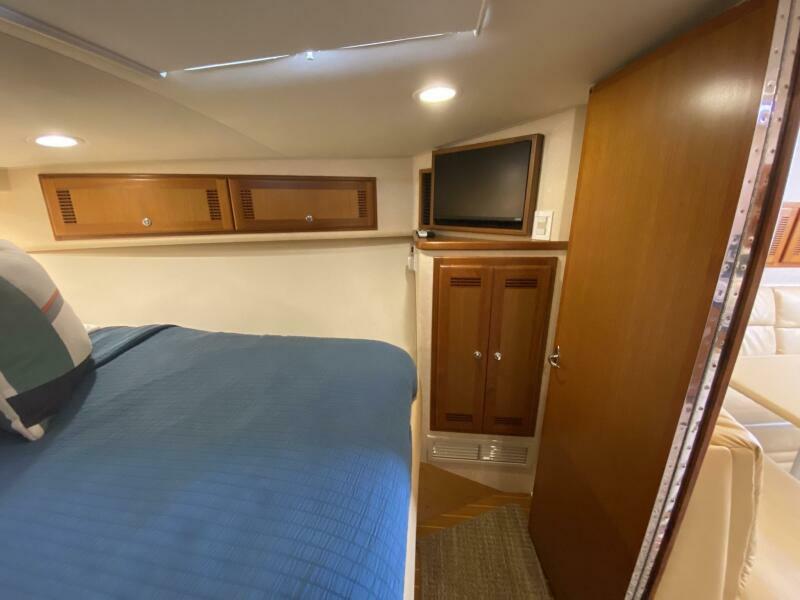 40' 2006 Cabo 40 Express