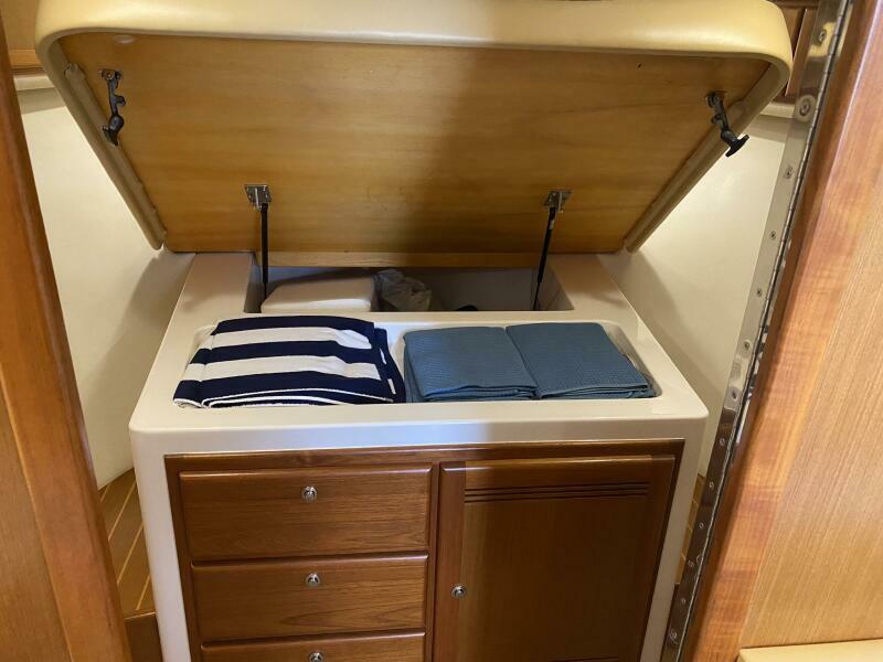 40' 2006 Cabo 40 Express