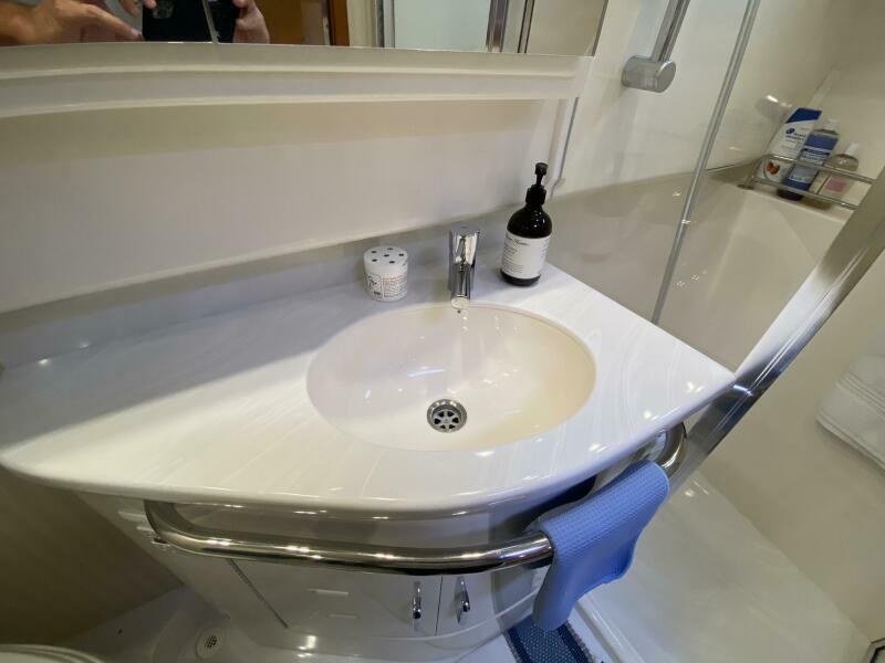 40' 2006 Cabo 40 Express