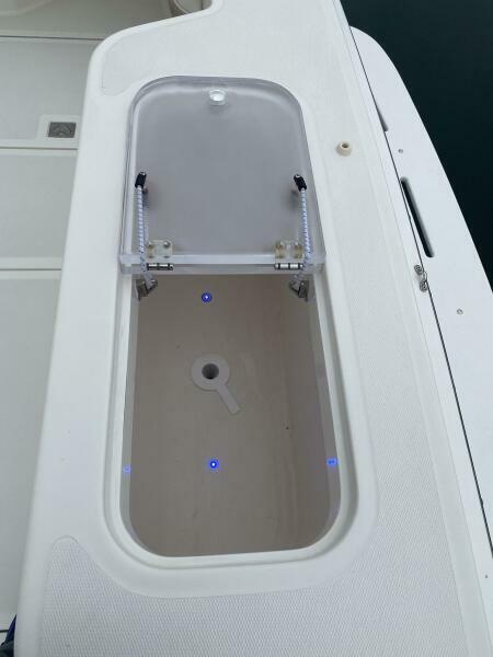 40' 2006 Cabo 40 Express