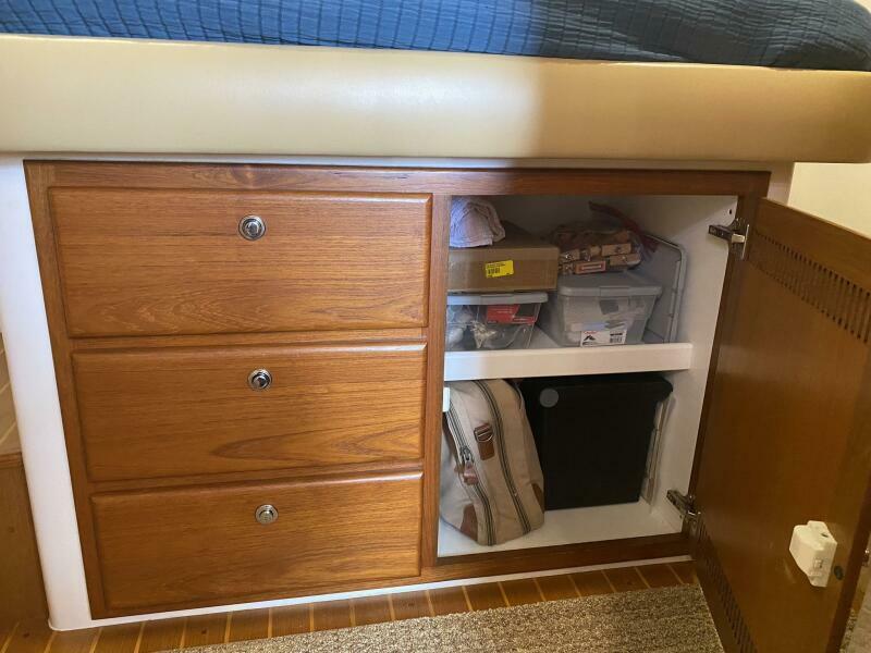 40' 2006 Cabo 40 Express