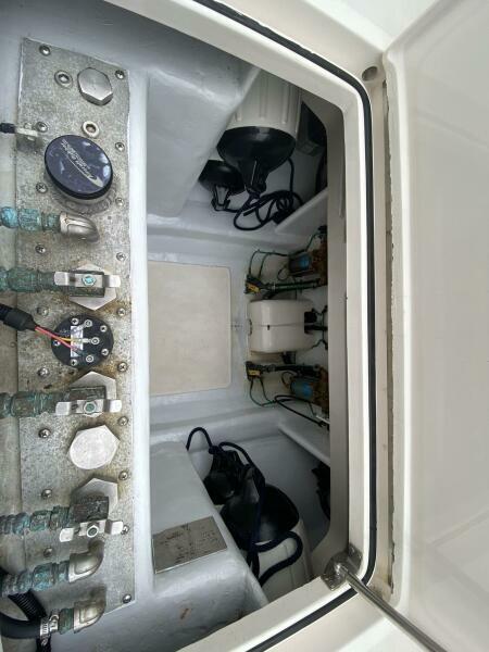 40' 2006 Cabo 40 Express