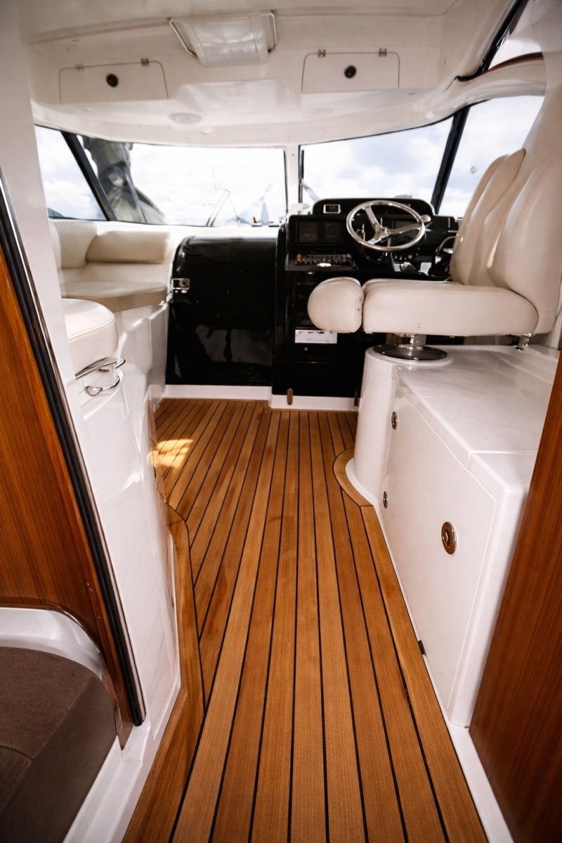Cast Strength 36ft Pursuit Yacht For Sale