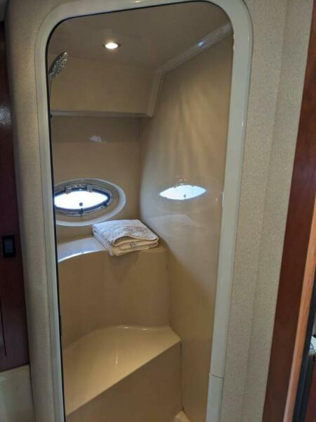 39' 2003 Cruisers Yachts 3970