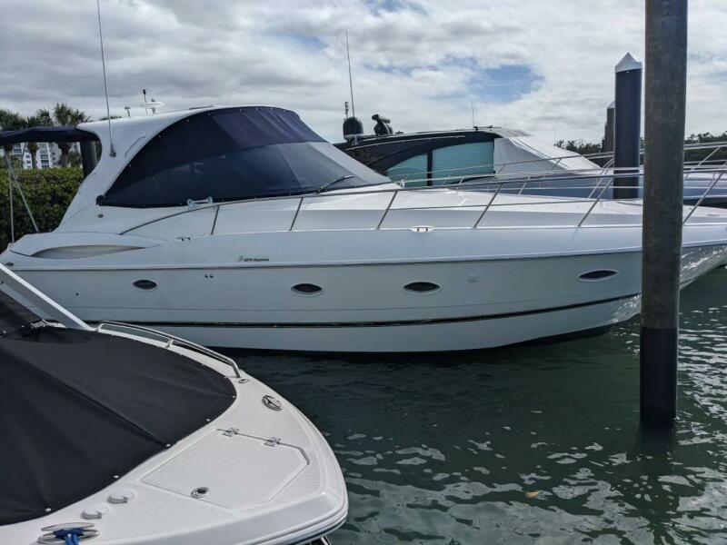 39' 2003 Cruisers Yachts 3970