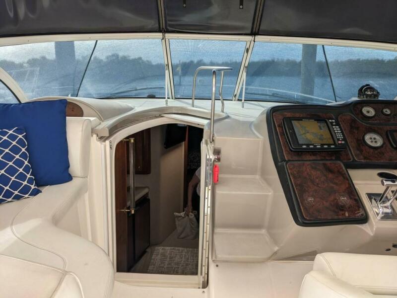 39' 2003 Cruisers Yachts 3970
