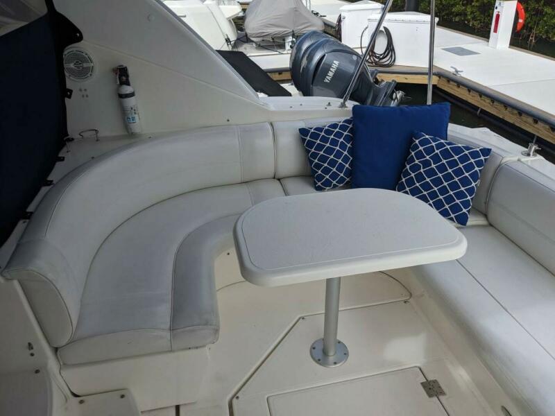39' 2003 Cruisers Yachts 3970
