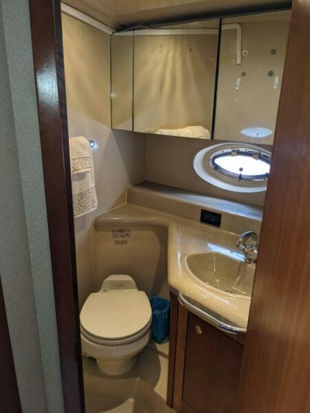 39' 2003 Cruisers Yachts 3970