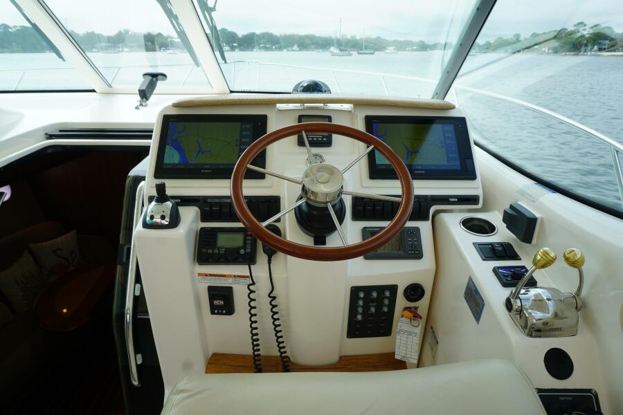 39' 2007 Tiara Yachts 3900 Sovran