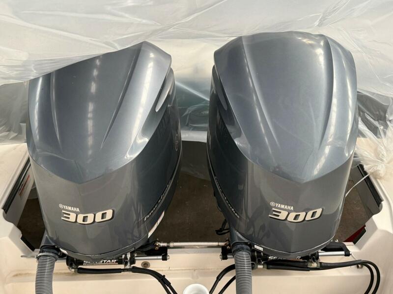 29' 2017 Pursuit DC 295