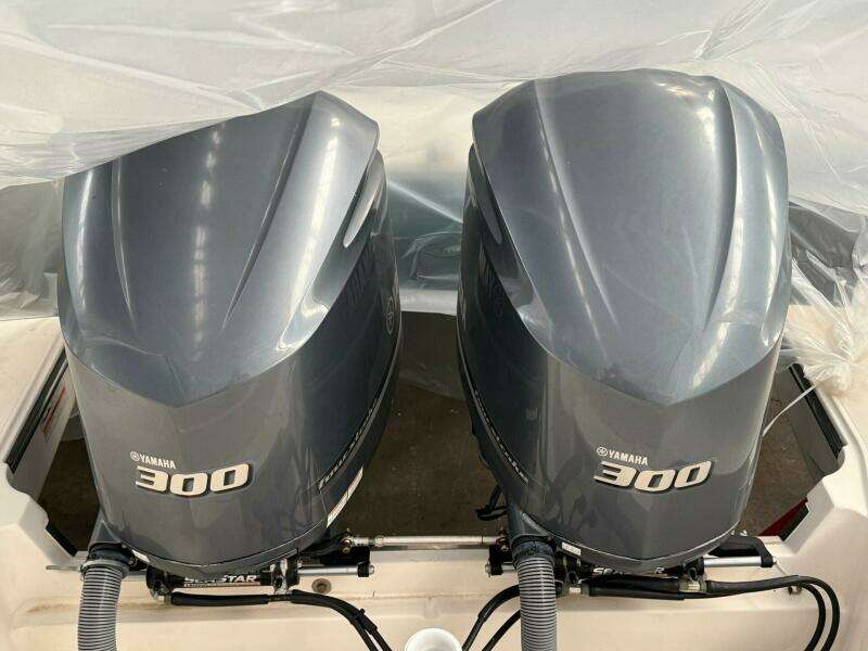 29ft Pursuit Yacht For Sale