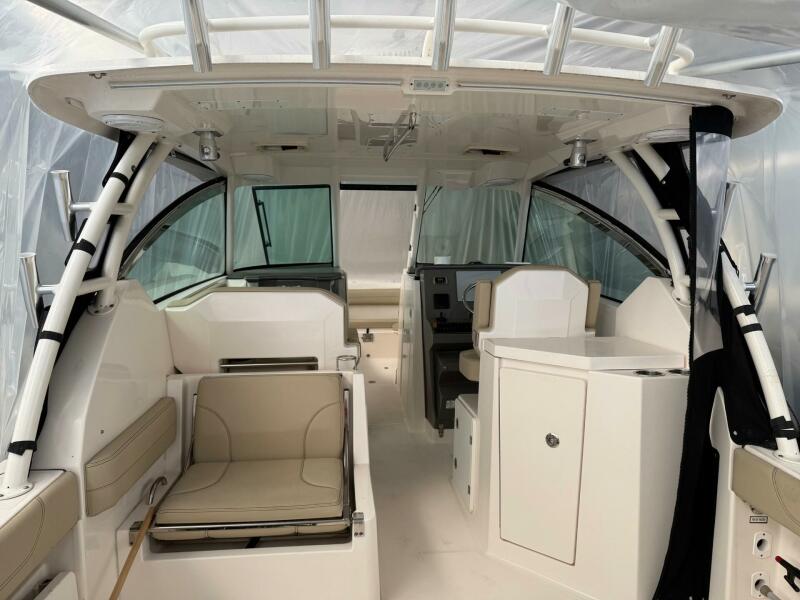 29' 2017 Pursuit DC 295