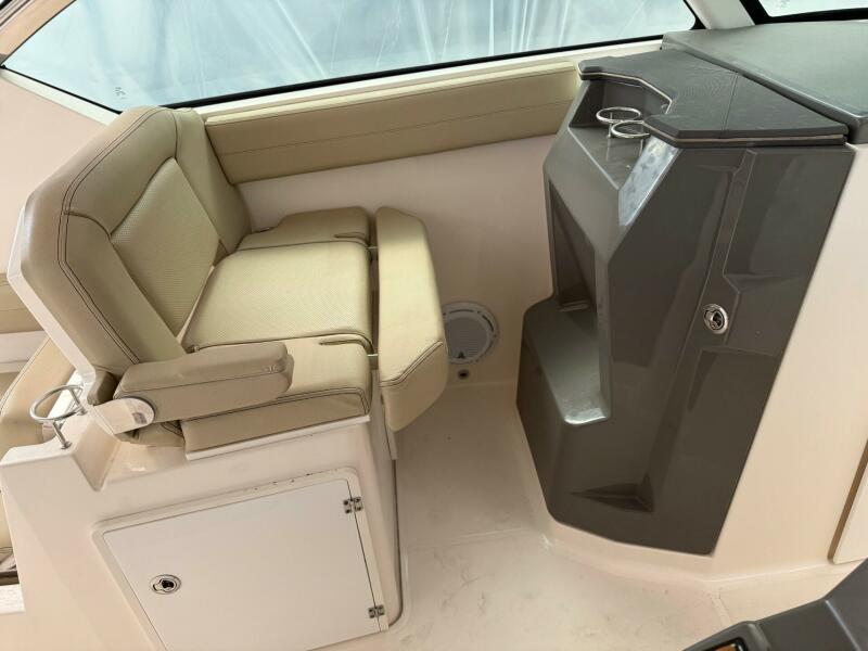 29' 2017 Pursuit DC 295