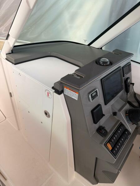 29' 2017 Pursuit DC 295