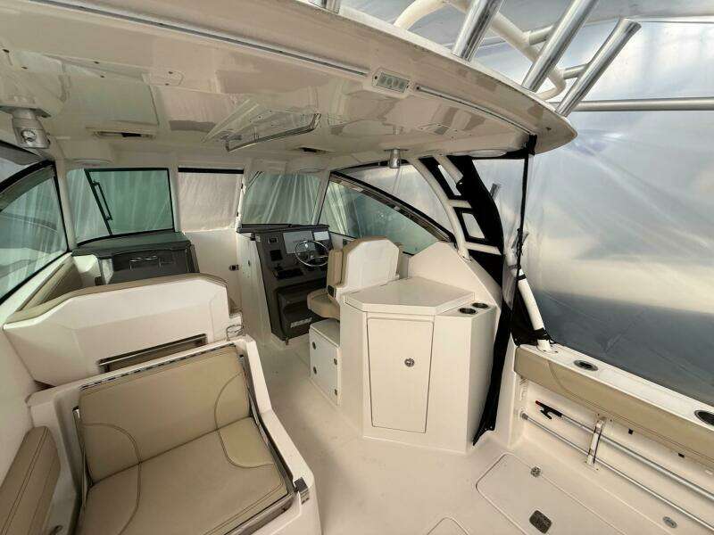 29ft Pursuit Yacht For Sale