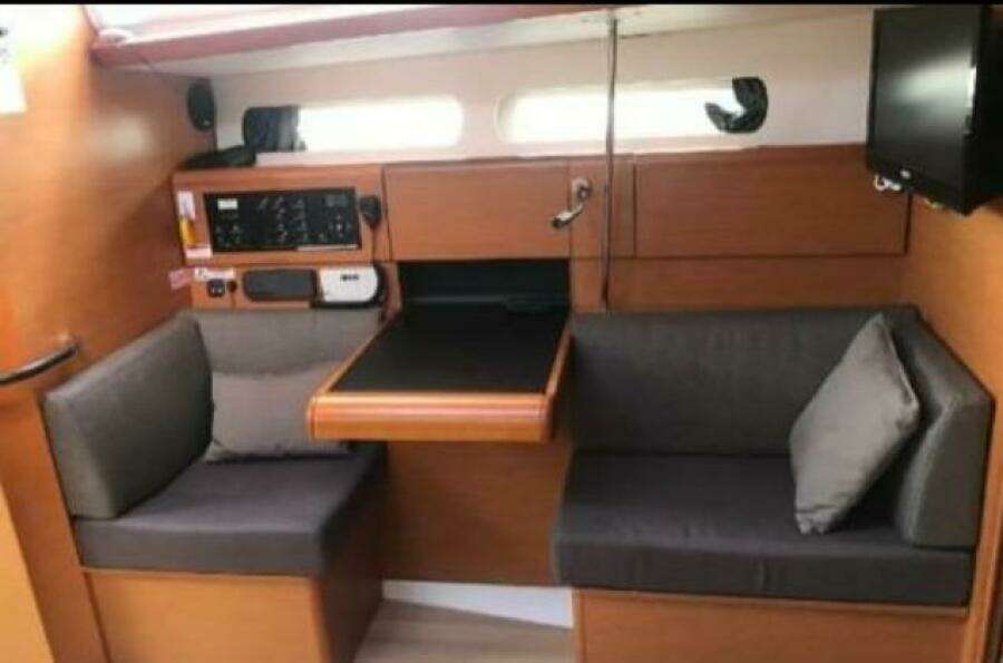 42ft Jeanneau Yacht For Sale