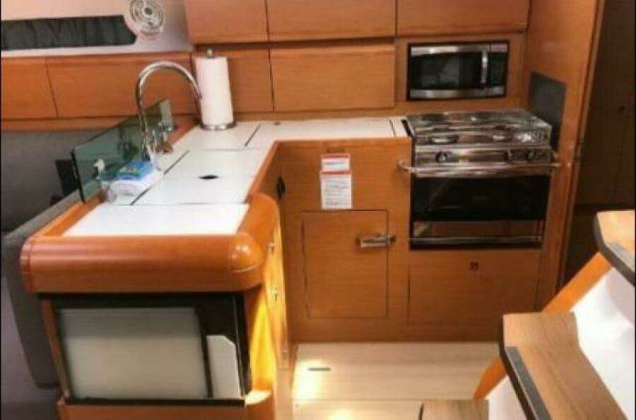 42ft Jeanneau Yacht For Sale