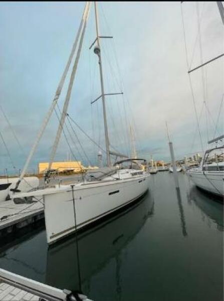 42' 2016 Jeanneau 419