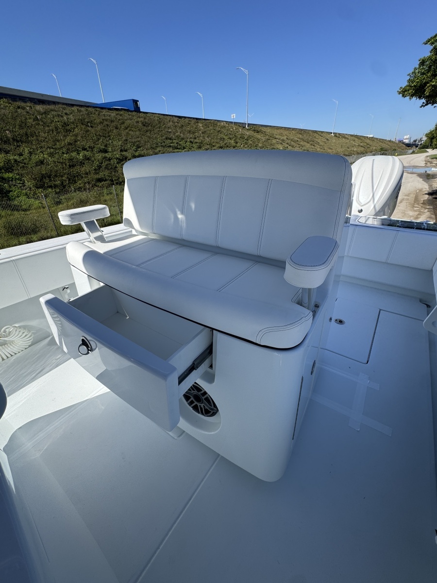 32ft Contender Yacht For Sale