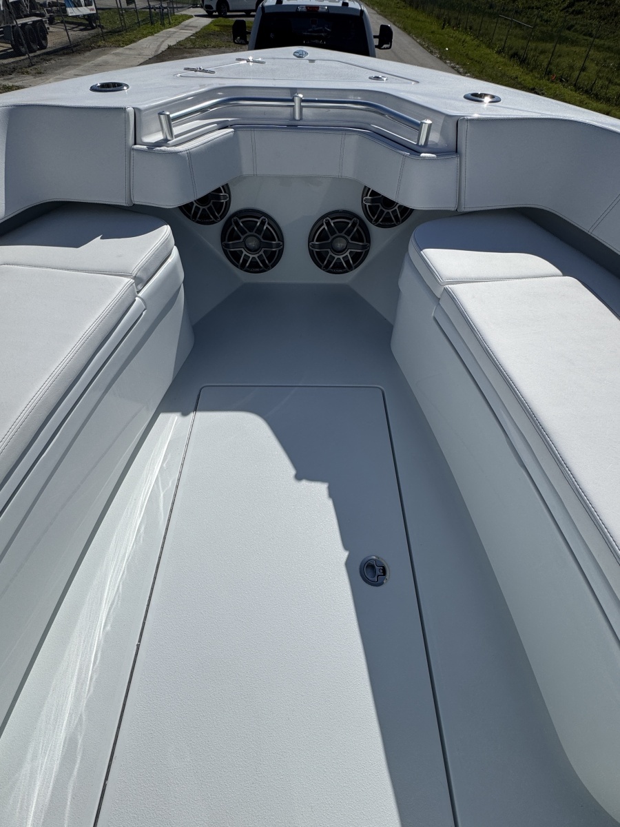 32ft Contender Yacht For Sale