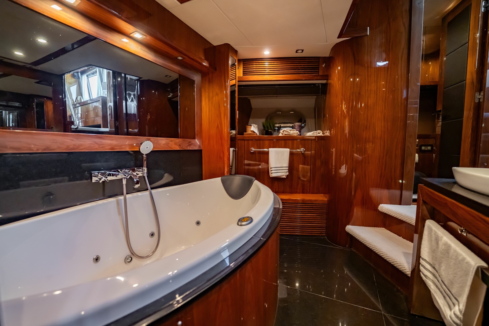 112' 2010 Sunseeker 34 Metre Yacht